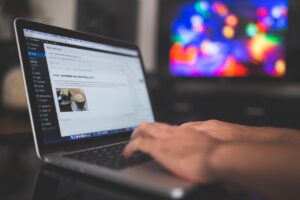 Cómo recuperar correos eliminados de Outlook rápido y seguro